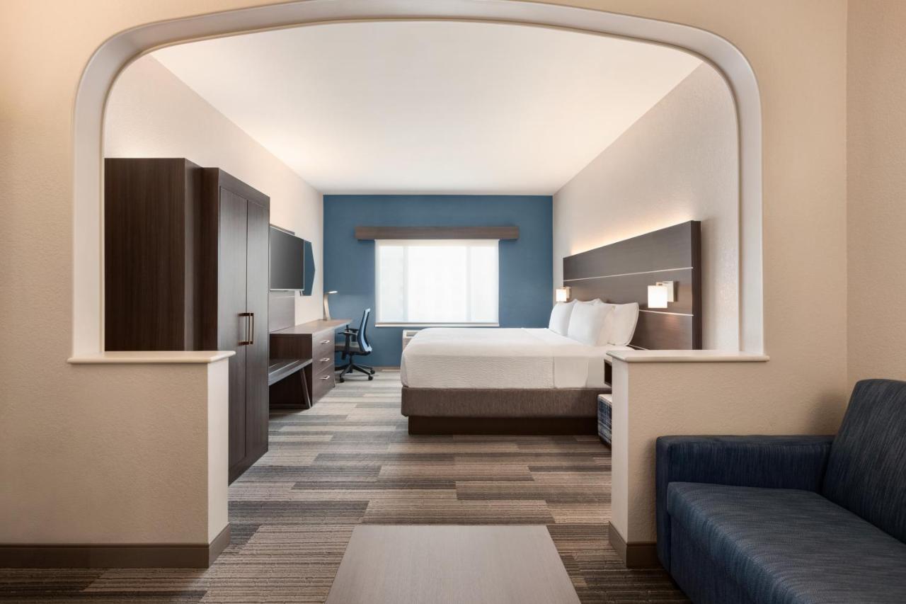 Holiday Inn Express & Suites Denver Airport By Ihg Exterior photo