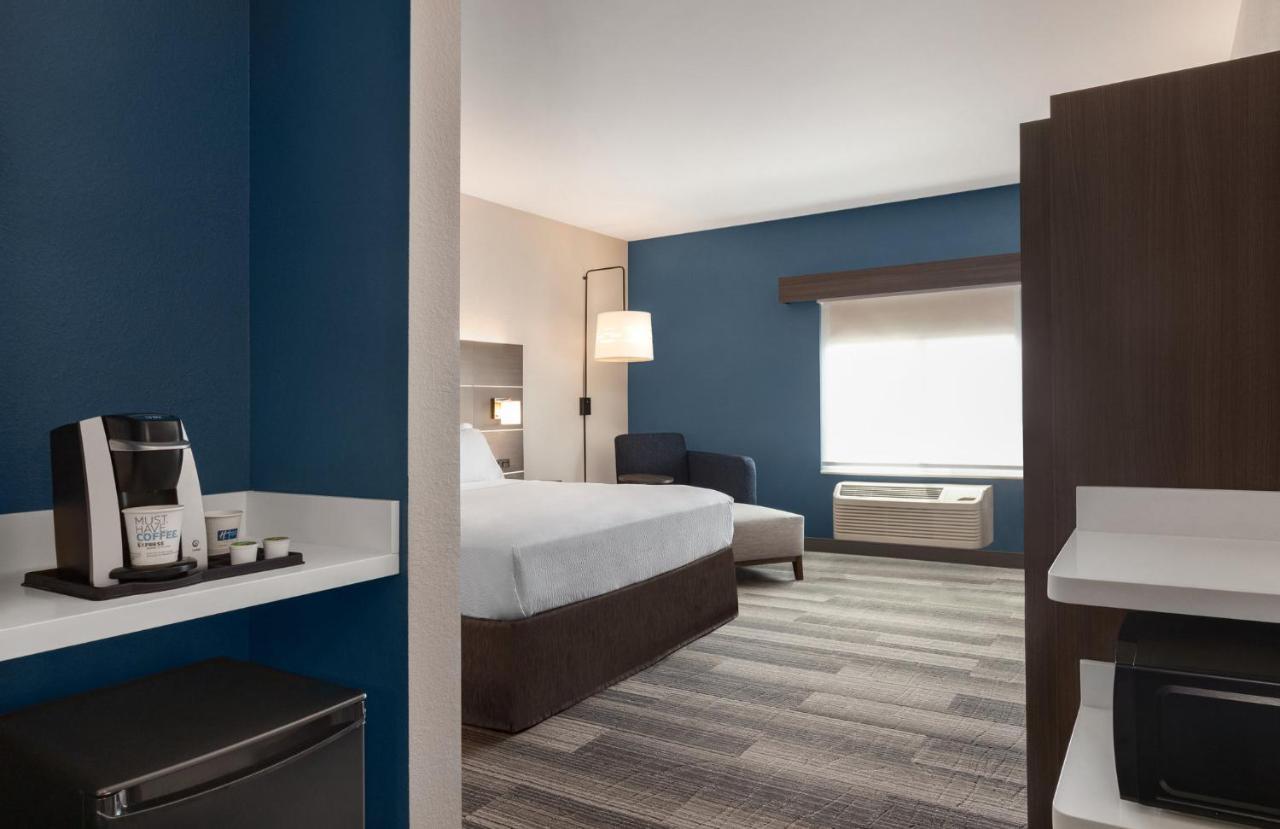 Holiday Inn Express & Suites Denver Airport By Ihg Exterior photo