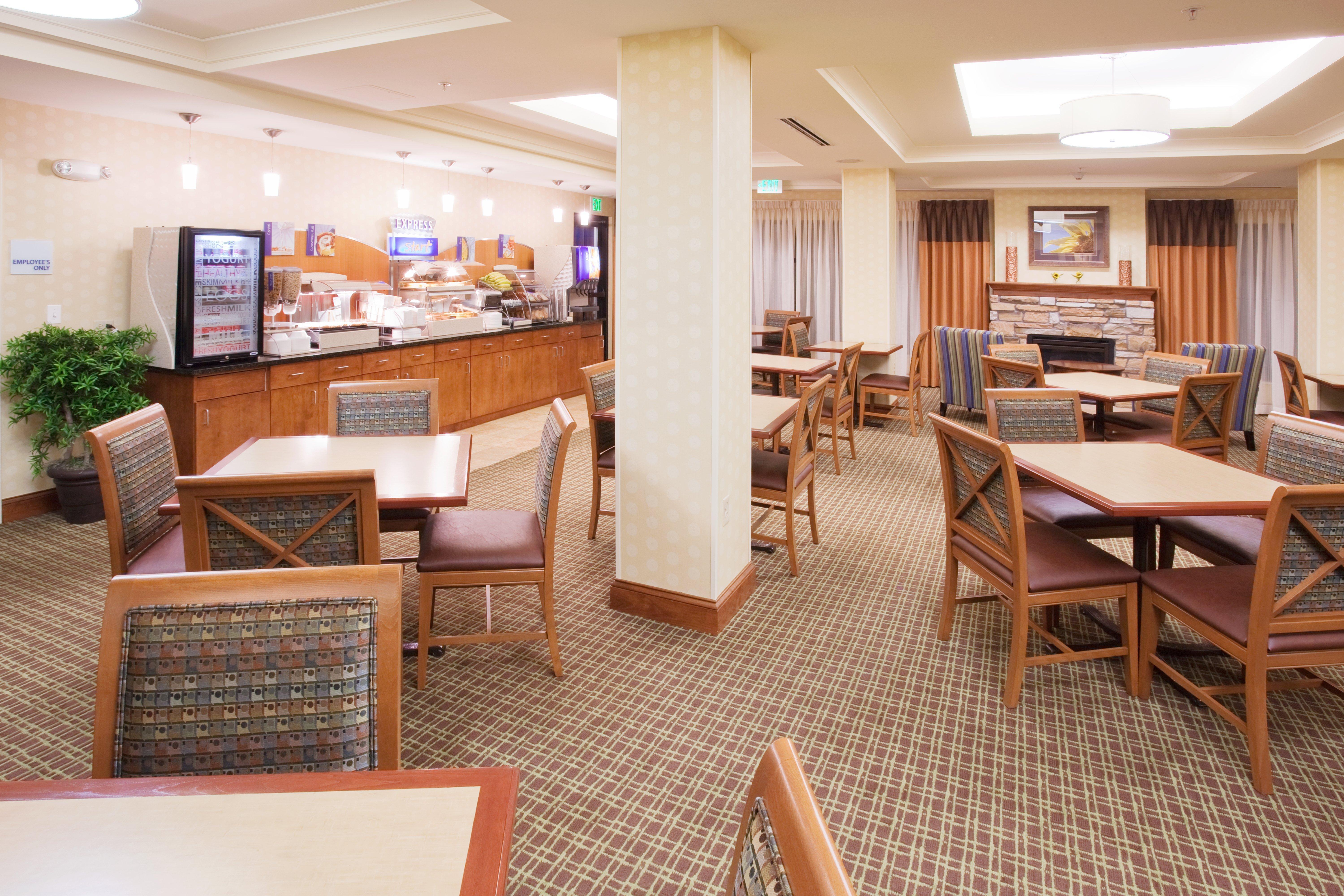 Holiday Inn Express & Suites Denver Airport By Ihg Exterior photo